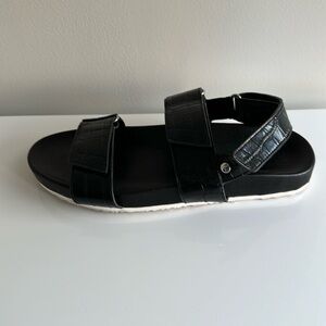 Taryn Rose Collection black leather 8.5 sandals